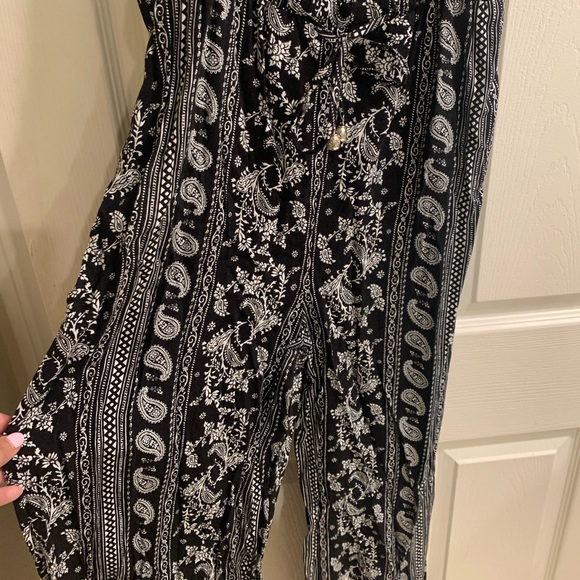 Black and white paisley printed romper - Picture 3 of 5